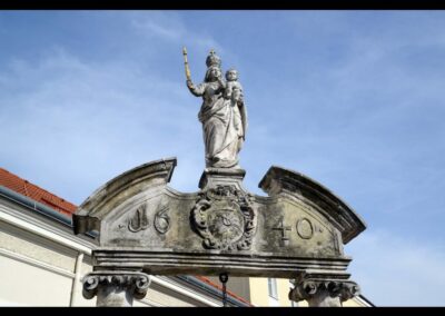 Niederösterreich - Pöchlarn - Madonnen Statue am Marienbrunnen