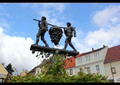 Niederösterreich - Poysdorf - Skulptur vom Wappen