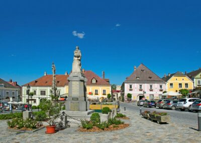 Niederösterreich - Weitra - Rathausplatz mit alten Bürgerhäusern