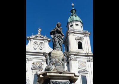 Sbg - Salzburg - Marienstatue vor dem Salzburger Dom