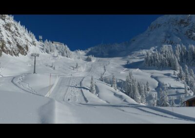 Tirol - Skipiste im schön verschneiten Tannheimer Tal