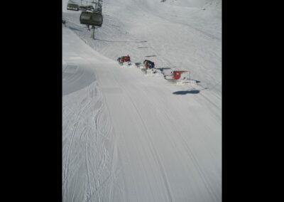 Tirol - Sölden - Pistenbullys im Wintersportort