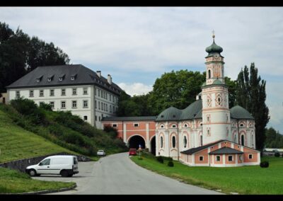 Tirol - Volders - Servitenkloster und die Stiftskirche