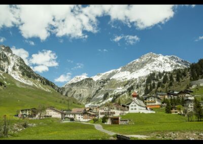 Bild zeigt: Klösterle am Arlberg - Blick auf die Gemeinde