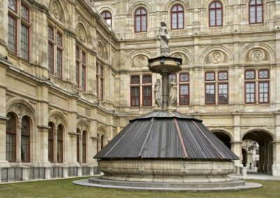 Bild zeigt: Wien - Brunnen an der Staatsoper 2