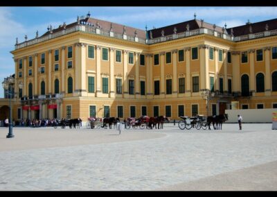 Bild zeigt: Wien - Fiaker vor dem Schloss Schönbrunn