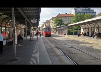 Bild zeigt: Wien - Haltestelle am Reumannplatz