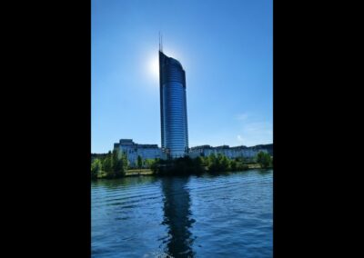 Bild zeigt: Wien - Millenniumtower am Ufer der Donau