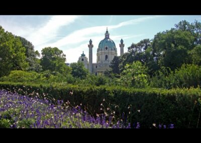 Bild zeigt: Wien - Resselpark und Karlskirche
