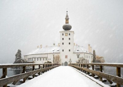 Bild zeigt: Gmunden - Schloss Ort im Winter