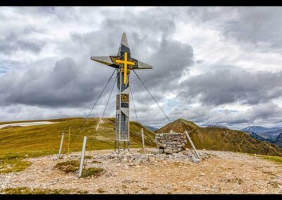 Bild zeigt: Predigerstuhl Gipfelkreuz in den Nockbergen