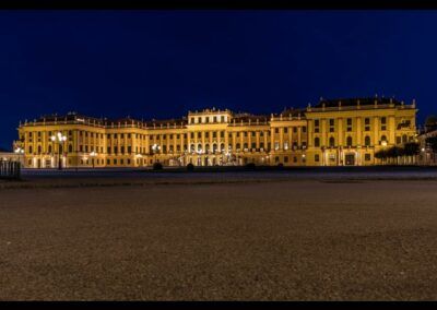 Bild zeigt: Schloss Schönbrunn bei Nacht