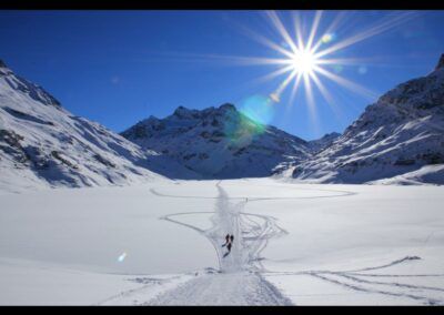 Bild zeigt: Skifahren und Wandern in Vorarlberg