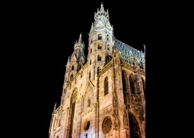 Bild zeigt: Stephansdom in Wien bei Nacht